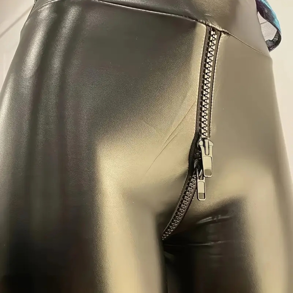 🖤 High-Waisted Black Faux Leather (PV) Zip-Detail Leggings – Size XS